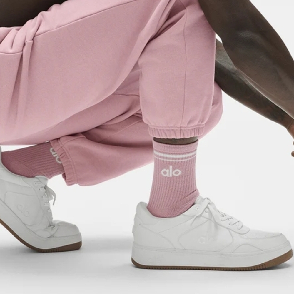 NWT-ALO Yoga Unisex Half-Crew Sock - Pink - Picture 3 of 4